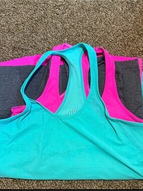 Lululemon set 3 Activewear Tank Tops Aqua pink gray M